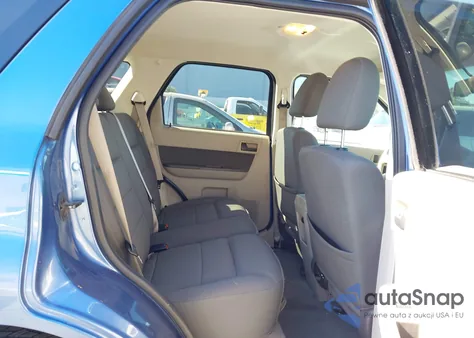 2009 Ford Escape Xlt z USA, uszkodzony, nr VIN 1FMCU93GX9KB62083